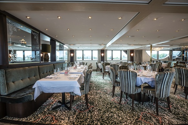 Riviera Travel, MS William Wordsworth, Restaurant 5.jpg